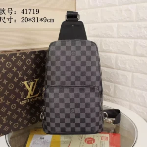 Louis-Vuitton-AAA-Mens-Messenger-Bags-835202_800x800